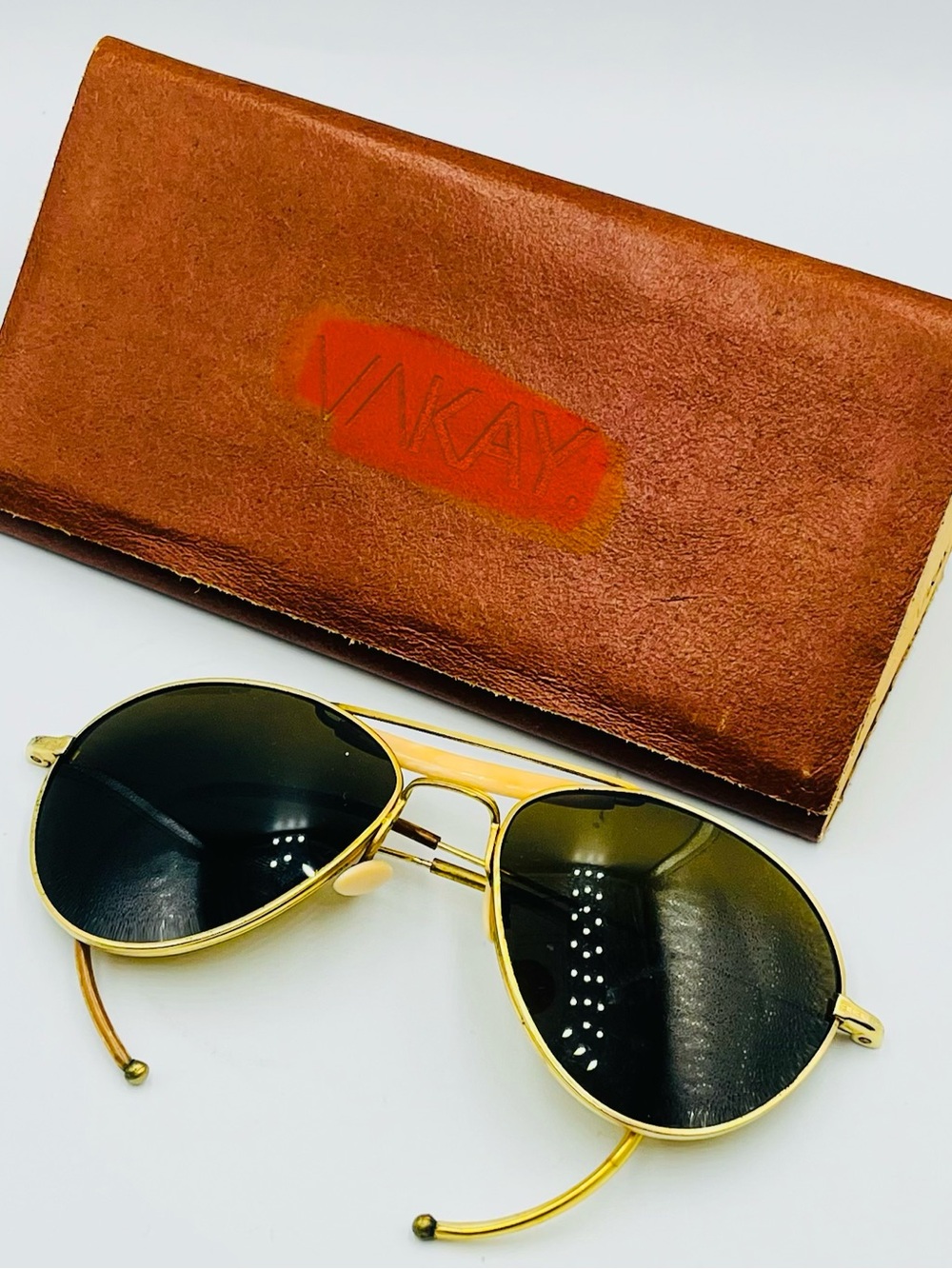 Vinkay Américain optic Gold Plated Aviator Sunglasses with Brown Leather Case